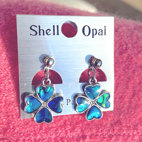 Jewelry - Shamrock paua shell earrings ☘️
